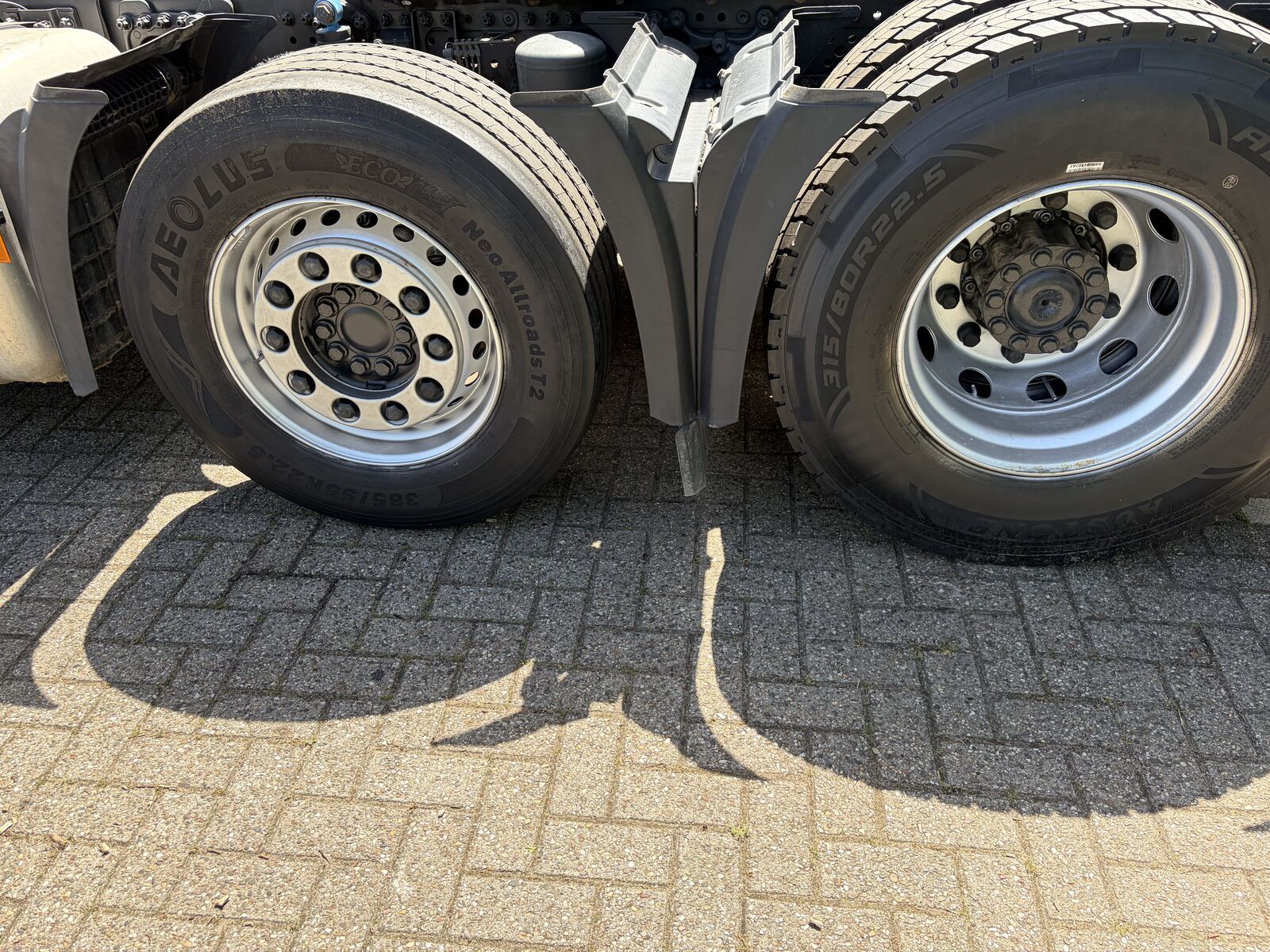 truck-tractor-Mercedes-Benz-Actros-2645---1779911288140643293_orig_4e9b5592f93393989c6fa9a3d56a77ef--26052722313029548900