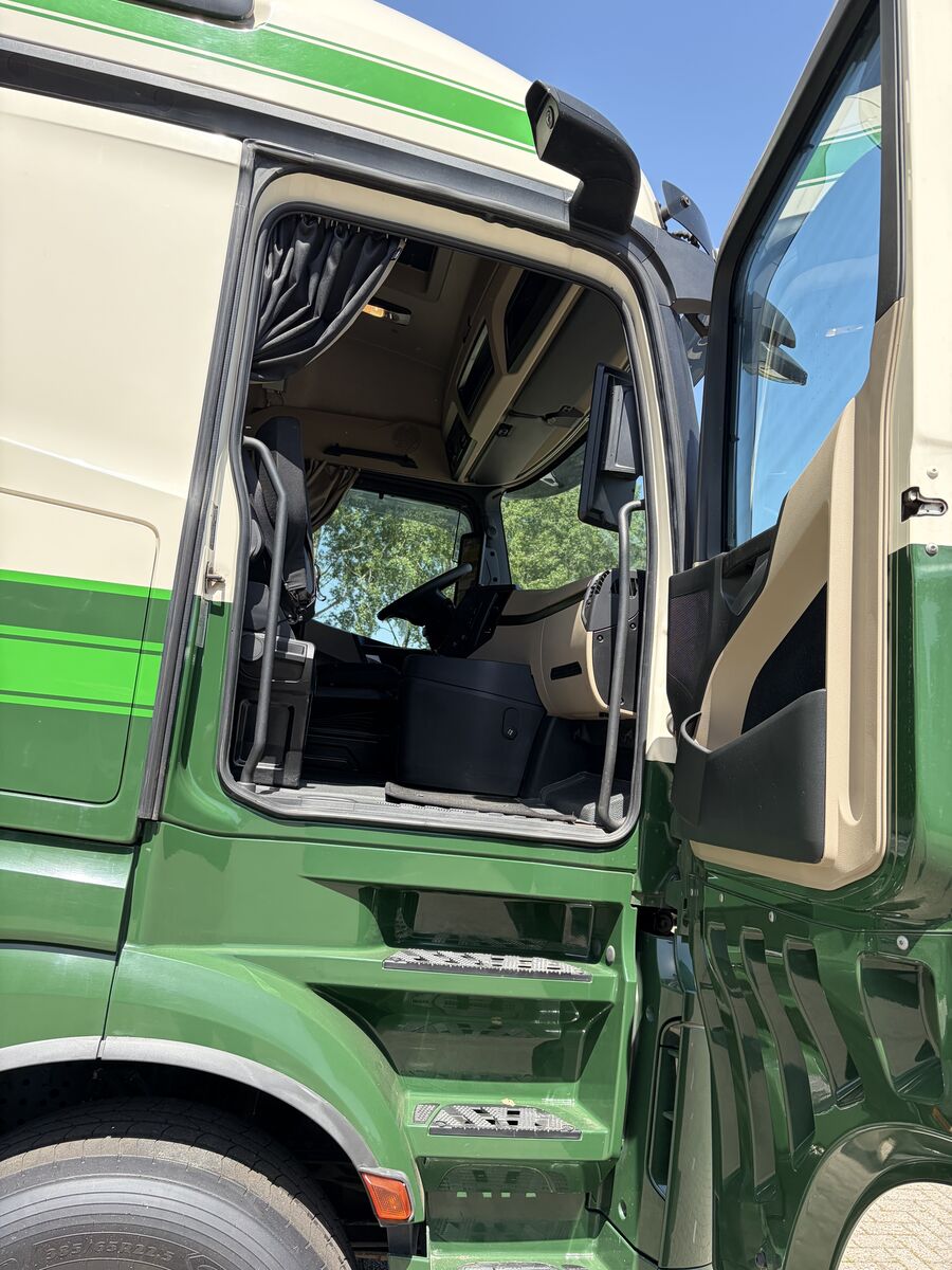 truck-tractor-Mercedes-Benz-Actros-2645---1779911344412916059_orig_1144767e9806d6cef8f1fa9710716e23--26052722313029548900